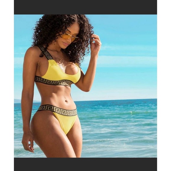 PrettyLittleThing Yellow Greek Key Low Scoop Bikini Top Cheeky Bottoms Size US 0 - Picture 1 of 15